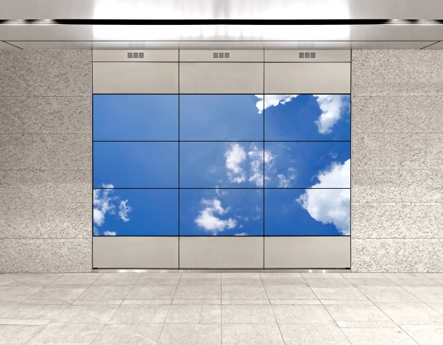 alt="LEDビジョン型デジタルサイネージの特徴と強み"